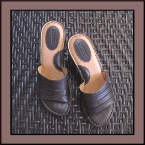 BORN W6515 Leather Sedona Brown Slide (Exc. Cond)